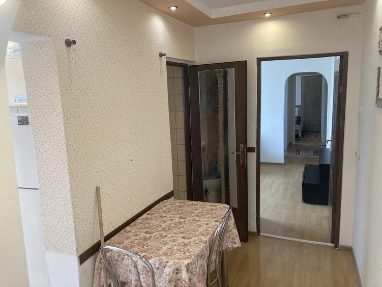 Apartament cu 3 camere semidecomandat în Dacia