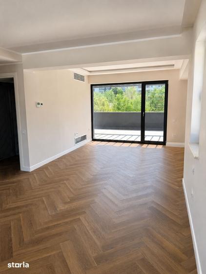 Casă cu 5 camere cu Teren 236 Mp în Exterior Vest