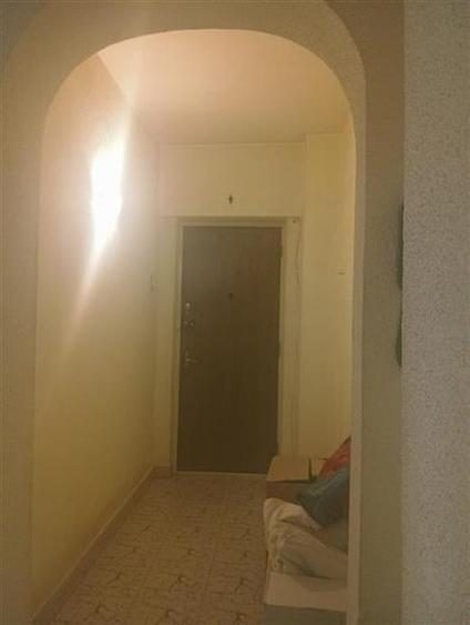 Apartament cu 4 camere semidecomandat în Rahova