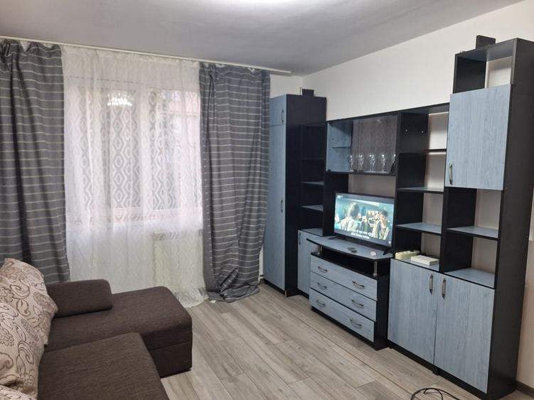 Apartament cu 2 camere semidecomandat în 23 August