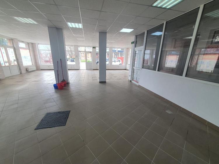 Spatiu comercial 300mp utili+parcari zona Gara Mică 5 eur mp - 8