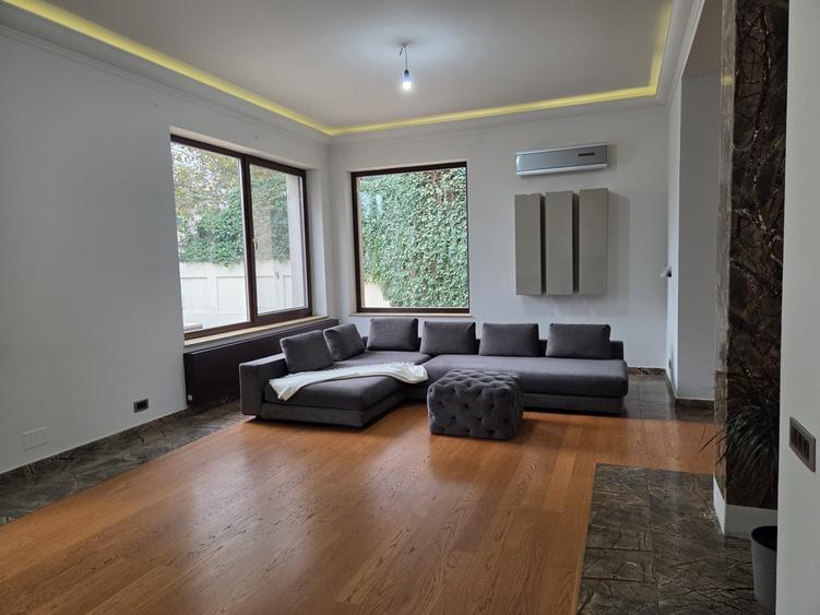 Duplex cu 6 camere cu Canalizare în Dămăroaia