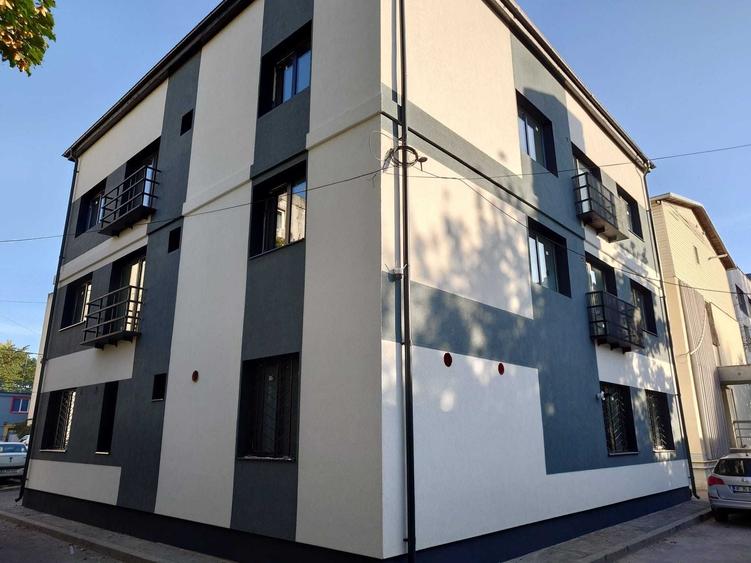 Apartament cu 3 camere decomandat în Grivița