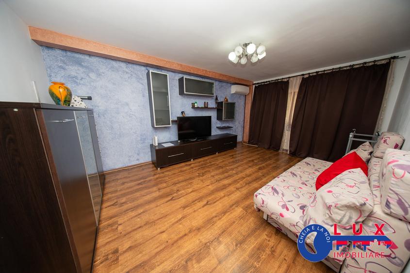 Apartament cu 3 camere decomandat, mobilat în C5