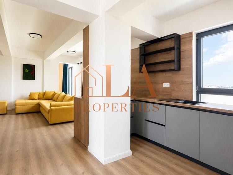 Penthouse cu 3 camere decomandat în Sud-Vest