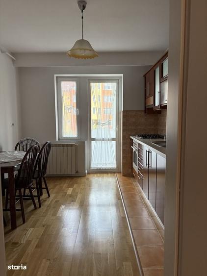 Apartament cu 4 camere în Stana