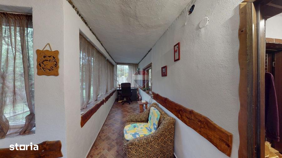 Casă cu 6 camere cu Teren 2000 Mp în Central