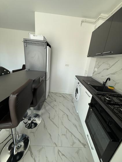 Apartament cu 3 camere semidecomandat în Mihai Bravu