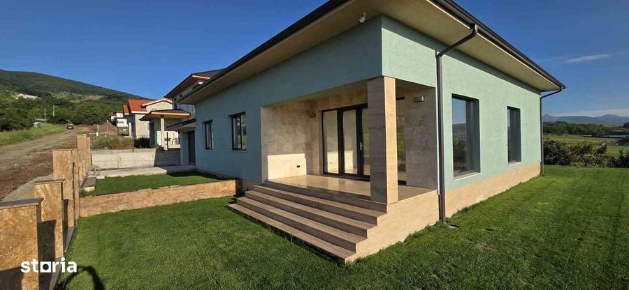 Casă cu 4 camere cu Teren 500 Mp în Central