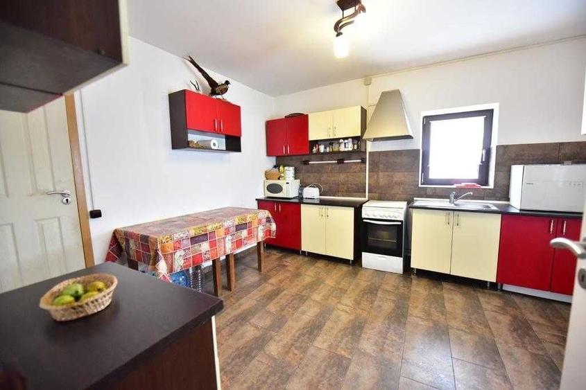 Casă cu 4 camere în Central