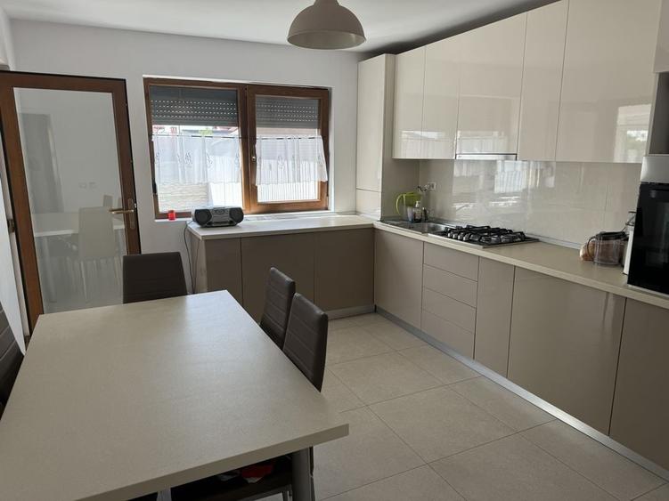 Casă cu 3 camere cu Teren 300 Mp în Moșnița Nouă