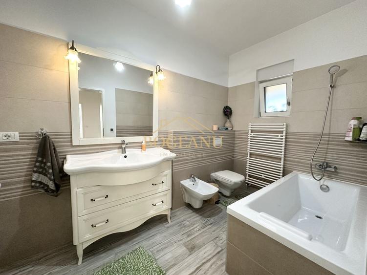 Casă individuală cu 4 camere cu Canalizare în Sânmihaiu Român