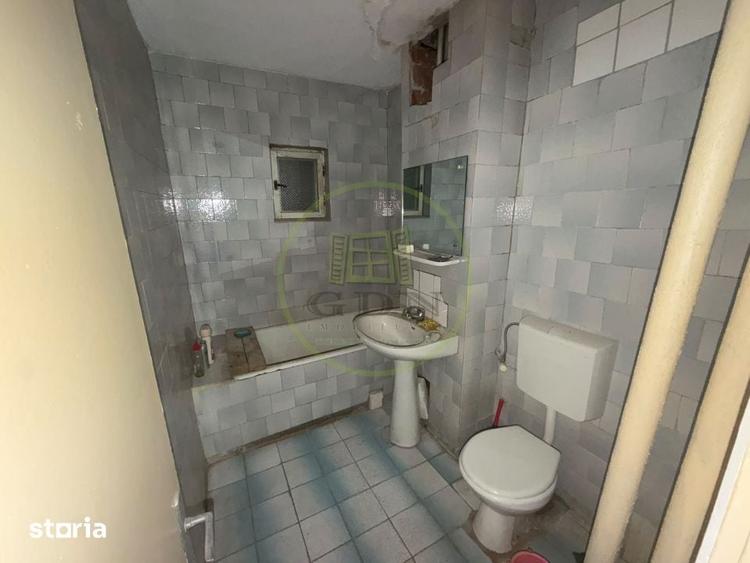 Apartament cu 3 camere semidecomandat în Brazda lui Novac