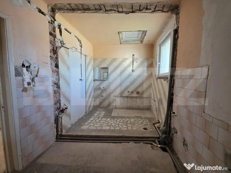 Casă cu 5 camere cu Teren 500 Mp în Titulescu