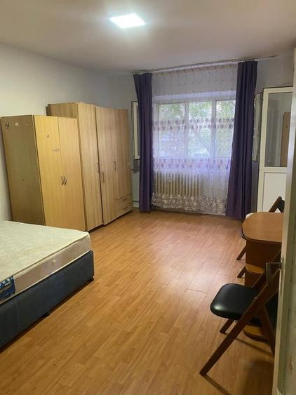Garsonieră decomandată în Iancului