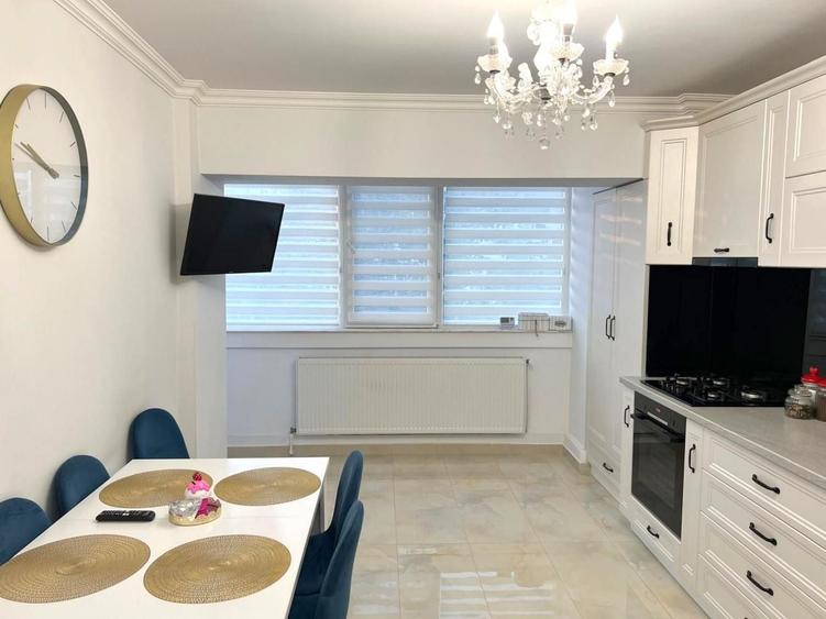 Apartament cu 4 camere decomandat în Micro 14