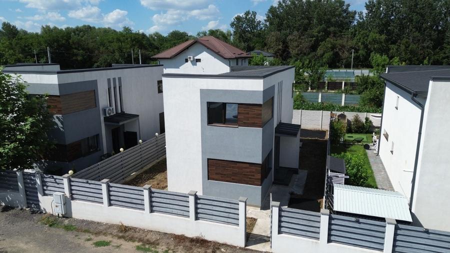 Casă individuală cu 3 camere cu Canalizare în Central