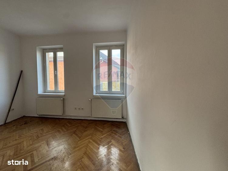 Casa pe un nivel aproape de centrul orasului - 1
