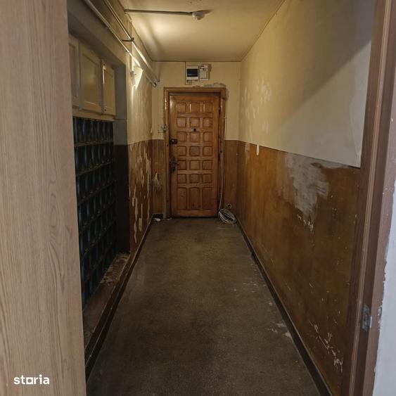 Apartament cu 3 camere decomandat în Craiovița Nouă