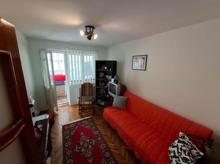 Apartament cu 3 camere decomandat, mobilat în Tomis Nord