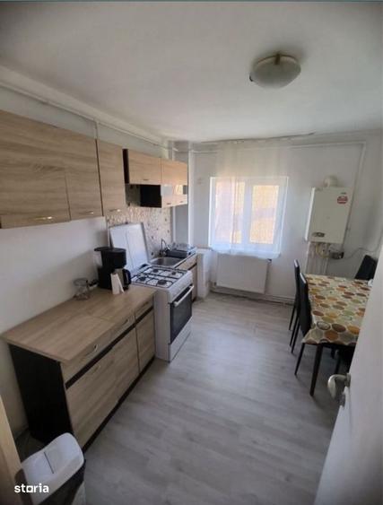 Apartament cu 2 camere decomandat în Petros