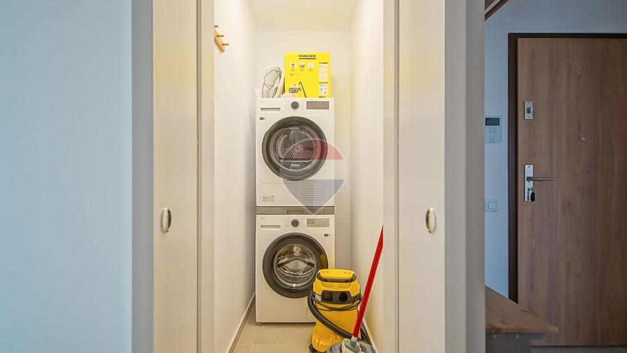 Apartament cu 3 camere semidecomandat, mobilat în Tractorul