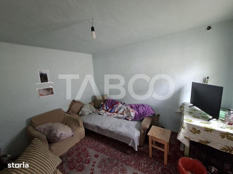 Casă cu 2 camere nedecomandat cu Teren 580 Mp în Axente Sever