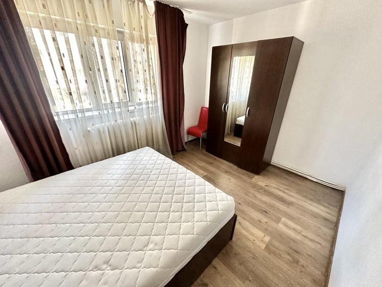 Apartament cu 3 camere semidecomandat, mobilat în Cetate