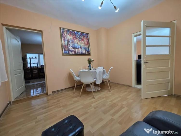 Casă cu 5 camere cu Teren 438 Mp în 23 August