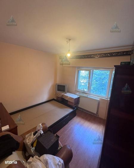 Apartament cu 3 camere în Uiești