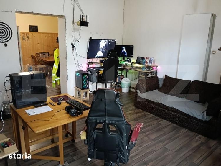Casă cu 10 camere cu Teren 580 Mp în Central