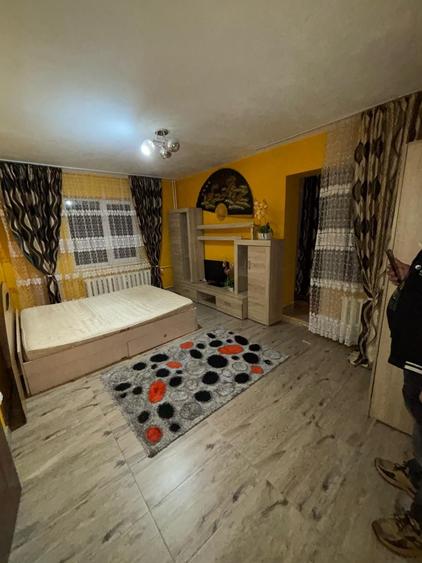 Garsonieră decomandată în Gorjului