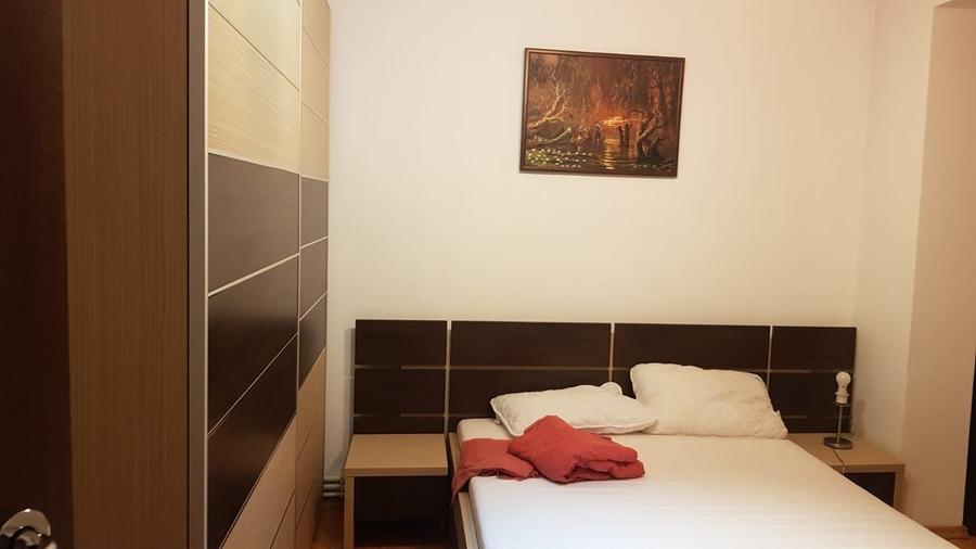 Apartament cu 3 camere semidecomandat în Central