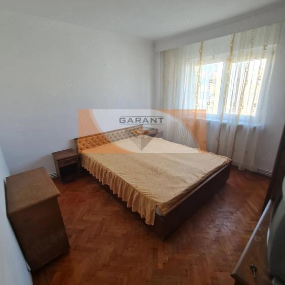 Apartament cu 3 camere decomandat în Eremia