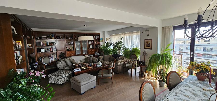 Apartament cu 4 camere decomandat în Barbu Văcărescu