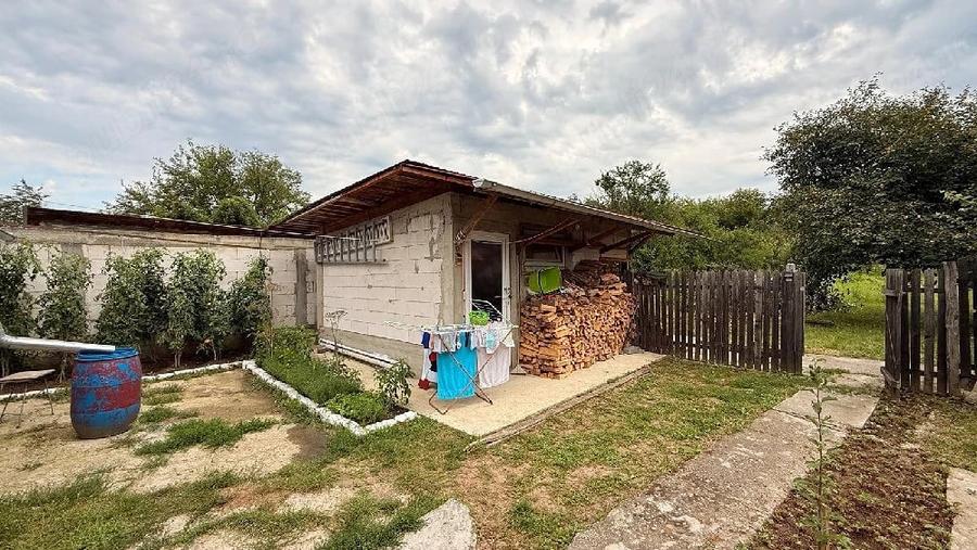 Casă cu 3 camere cu Teren 2000 Mp în Gornet