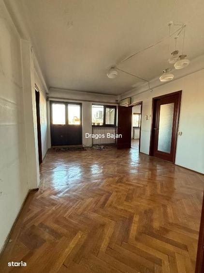 Apartament cu 3 camere în Calea Victoriei