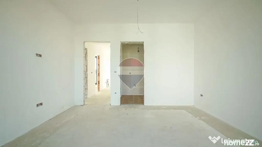 Casă cu 4 camere cu Teren 538 Mp în IAR