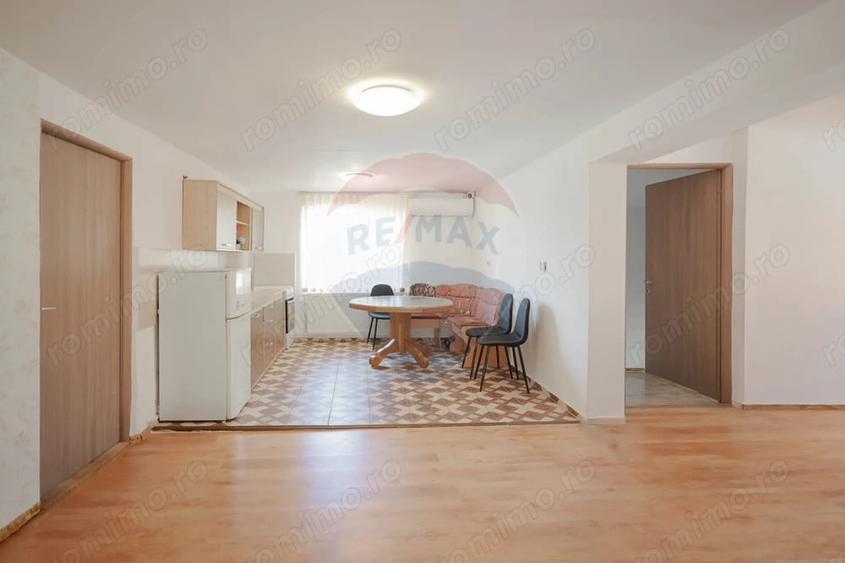 Casă cu 5 camere cu Teren 300 Mp în Sânmartin