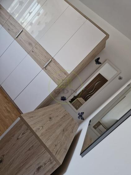 Apartament cu 3 camere decomandat, mobilat în Vasile Aaron