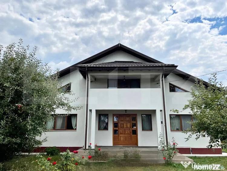 Casă cu 7 camere cu Teren 3000 Mp în Central
