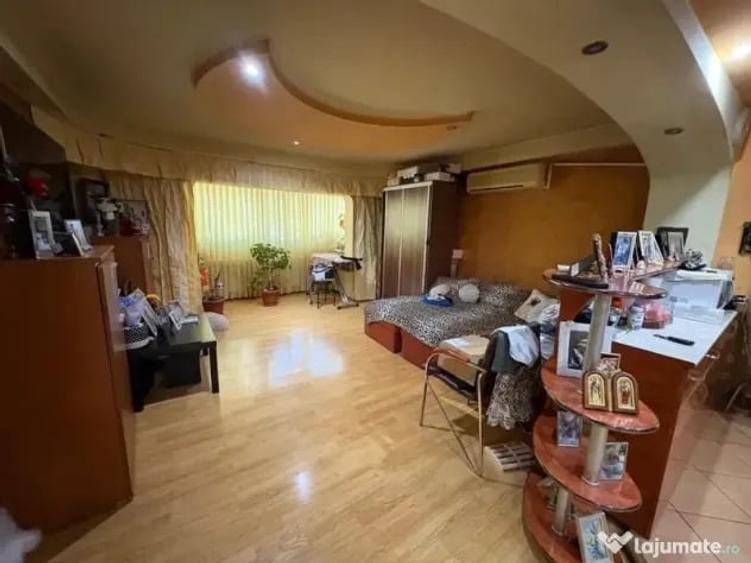Apartament cu 3 camere decomandat în Vitan Mall