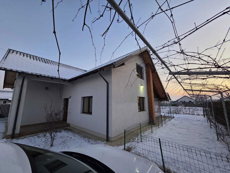 Casă cu 4 camere în Horia