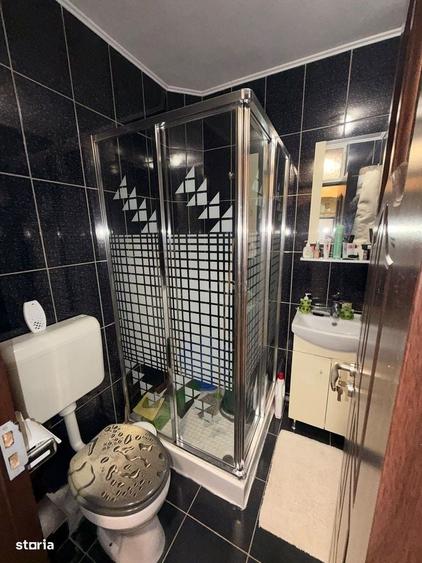 Apartament cu 4 camere semidecomandat în Crângași