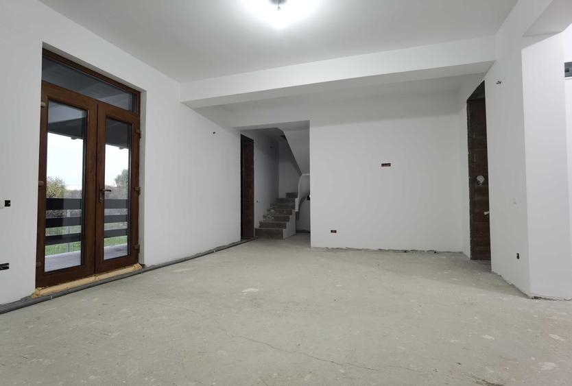Casă cu 4 camere în Cocorăștii Mislii