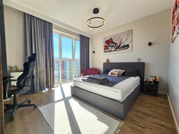 Penthouse cu 3 camere decomandat în Avantgarden