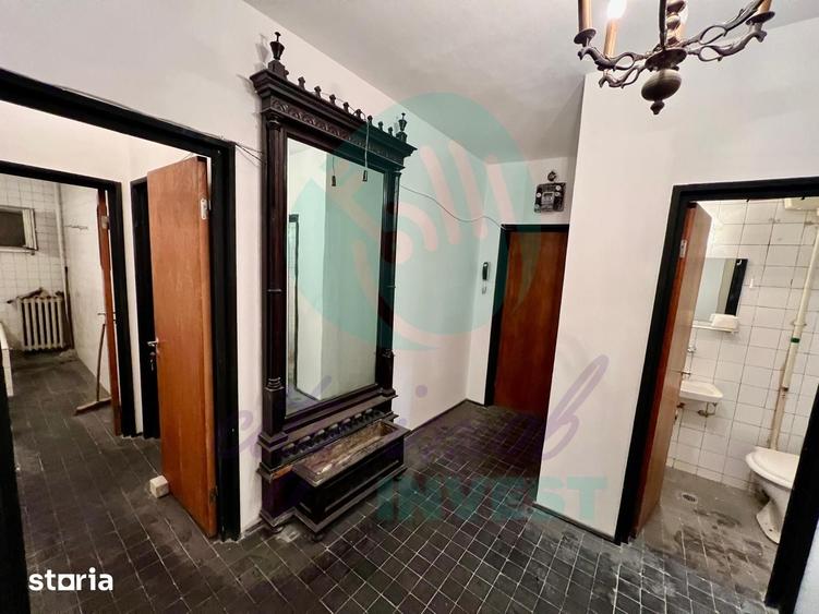 Apartament cu 4 camere semidecomandat în Centrul Civic