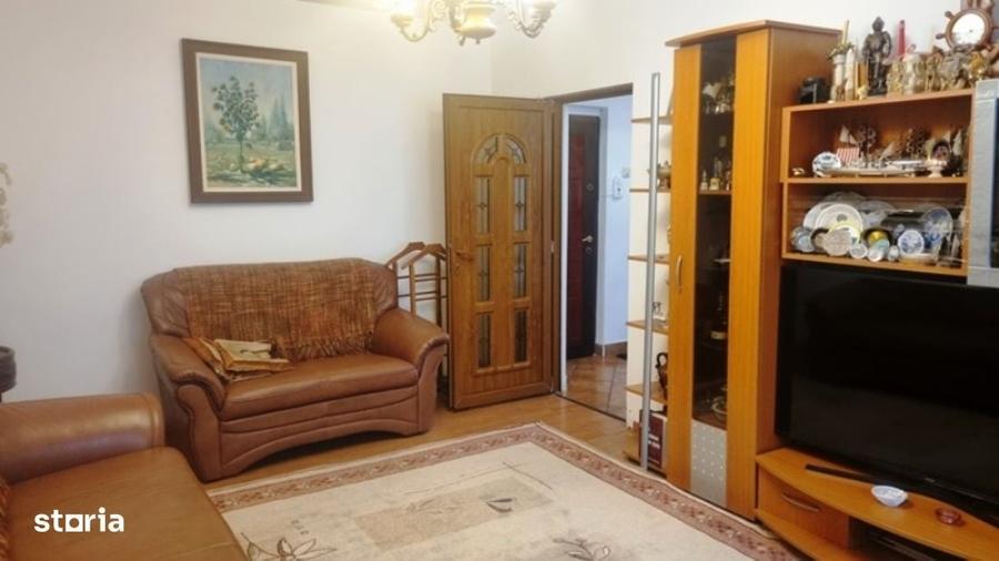 Apartament cu 3 camere în Tineretului