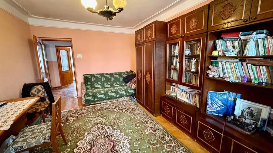 Apartament cu 3 camere decomandat în Alexandru cel Bun
