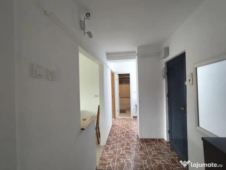 Apartament cu 2 camere decomandat în Poiana
